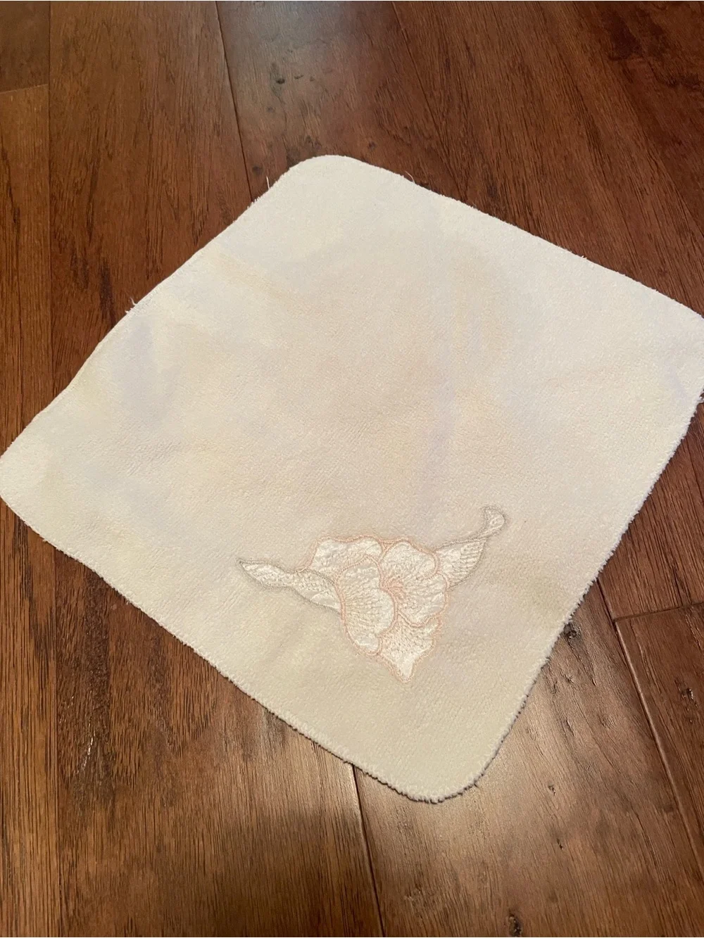 Embroidered Floral Cotton Towel Set in Soft Cream